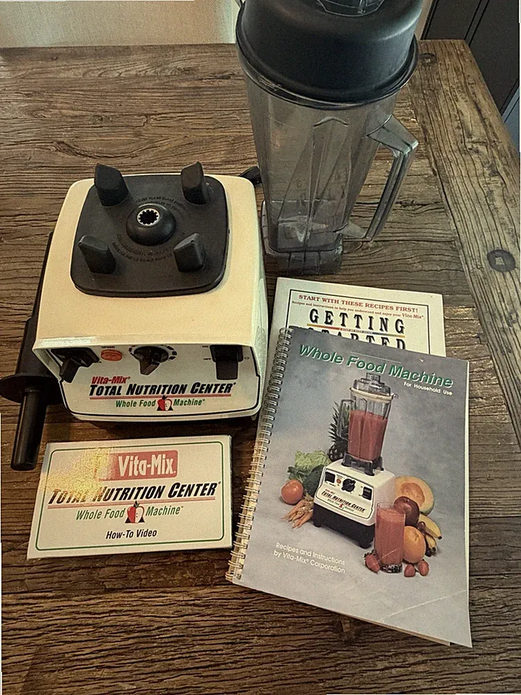Vitamix VM0103 Blender - Total Nutrition Center - Vintage - 64oz w/ Accessories