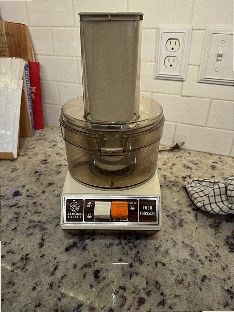 Vtg General Electric D1-4200 Full Capacity Food Processor Exclnt Condition video