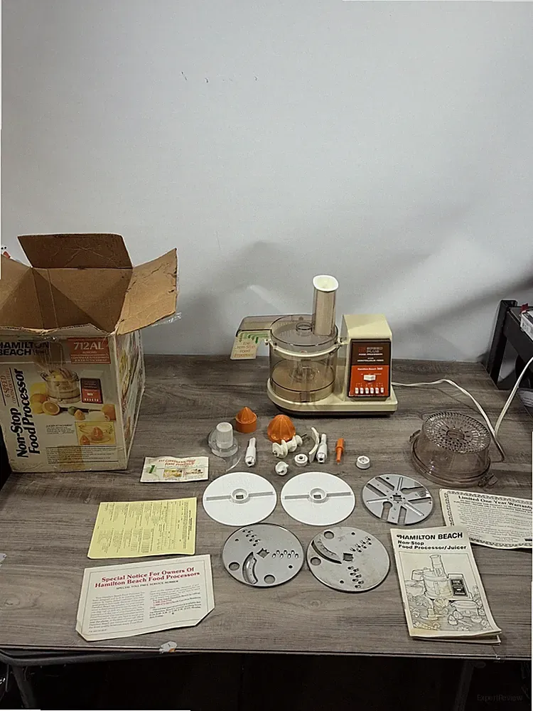 VTG. HAMILTON BEACH - SCOVILL FOOD PROCESSOR - JUICER - 712 AL ALMOND Look