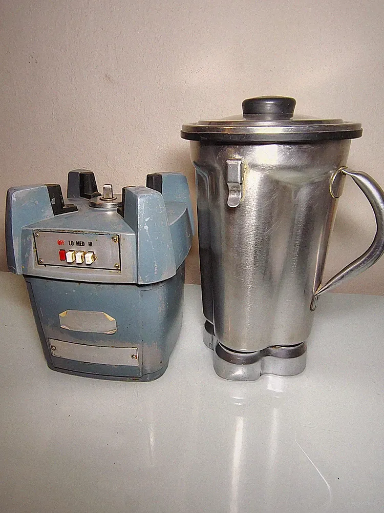 Waring Blender CB6 115 Volts Model 34BL22 Used - Needs Rubber Legs/Pads
