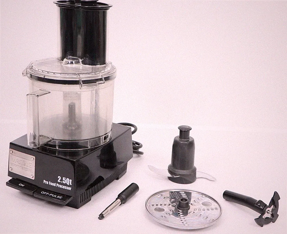 Waring WFP11S 2.5 Quart Food Processor With S-Blade And Shredding / Grating Disc
