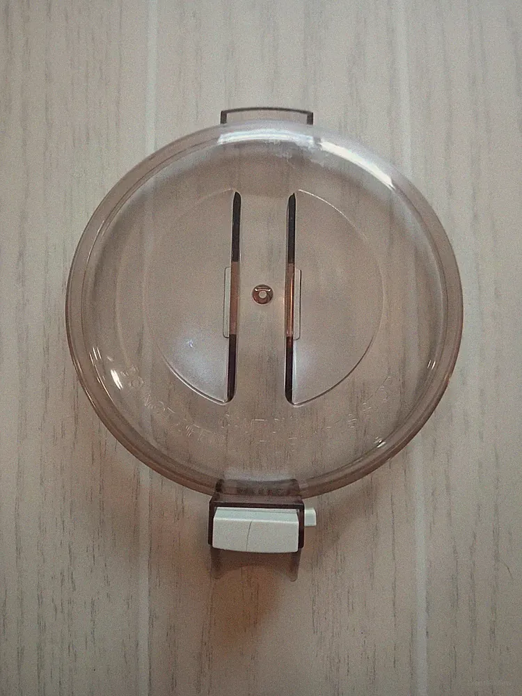 West Bend High Performance Food Processor Work Bowl Lid Part CRACKED BUTTON