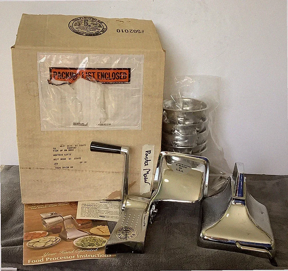 West Bend Kitchen Kutter 4 Cones Manual Food Processor Made in the USA